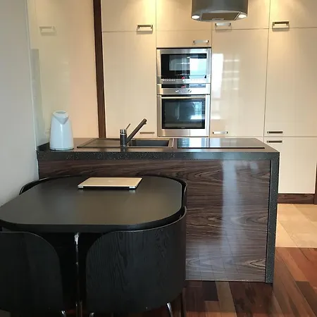 Platinum Towers E 4* Warsaw